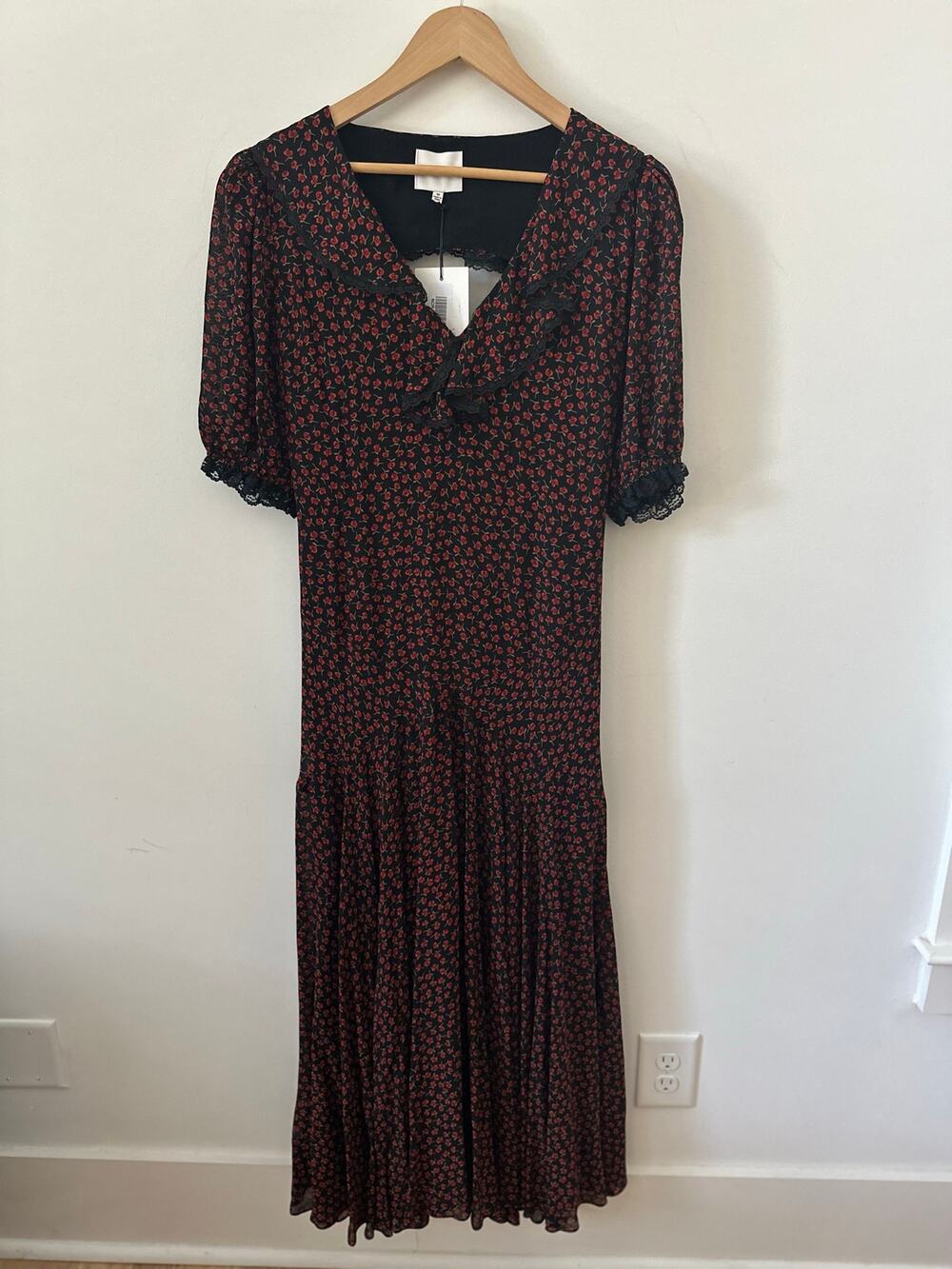 Reformation Evra Maxi Dress Women's Size 10 Red Black Floral V-Neck 3/4 Sleeves